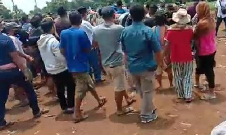 dijadikan_kuburan_pasien_covid_19_warga_ujung_serdang_ricuh_dengan_petugas