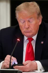 dijanjikan_akan_dibanjiri_100_ribu_orang_ternyata_kampanye_trump_di_tulsa_sepi