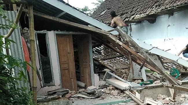 dikabarkan_ada_korban_jiwa_dampak_gempa_malang