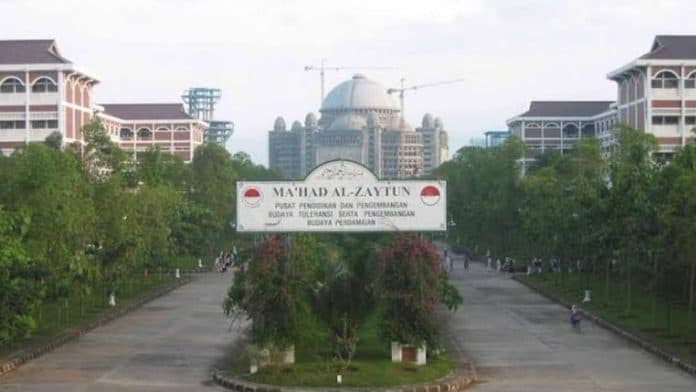 dikabarkan_menyebarkan_ajaran_sesat_pemerintah_menyelidiki_kegiatan_pesantren_al_zaytun