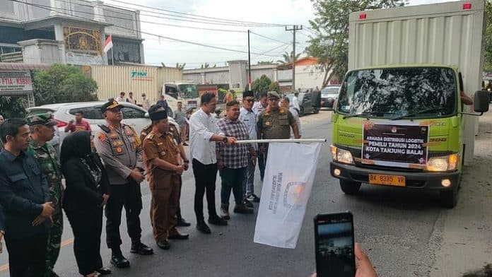dikawal_polisi_logistik_pemilu_2024_telah_didistribusikan_kpu_tanjung_balai