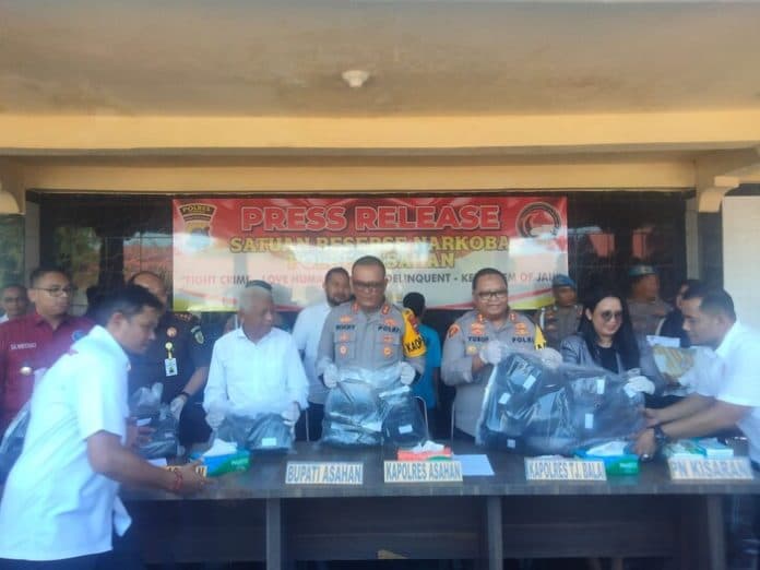 dikejar_dari_asahan_mobil_bawa_50_kg_sabu_ditemukan_parkir_di_depan_kantor_kejari