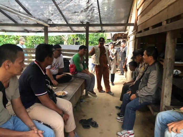dikira_akan_menangkap_pencuri_kayu_di_tngl_empat_jam_rombongan_walhi_terkurung