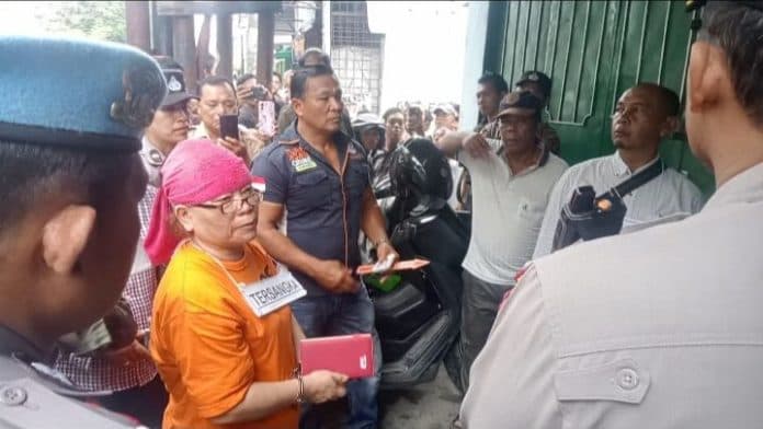diminta_jujur_dalam_rekonstruksi_dosen_bunuh_suaminya_itu_sempat_ludahi_adik_iparnya