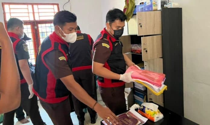 dinas_pmd_dan_kantor_desa_bangun_rejo_digeledah_kejari_labuhanbatu