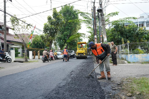 dinas_pu_perlebar_jalan_stm_medan_johor_untuk_atasi_kemacetan