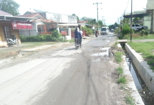 dinas_putr_segera_perbaiki_sejumlah_jalan_rusak_di_toba