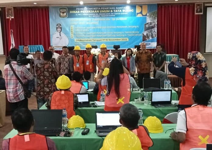 dinas_putr_siantar_gelar_pembekalan_dan_uji_sertifikasi_tenaga_kerja_konstruksi