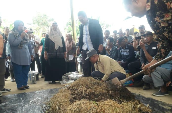 dinas_tph_sumut_latih_petani_membuat_pupuk_organik