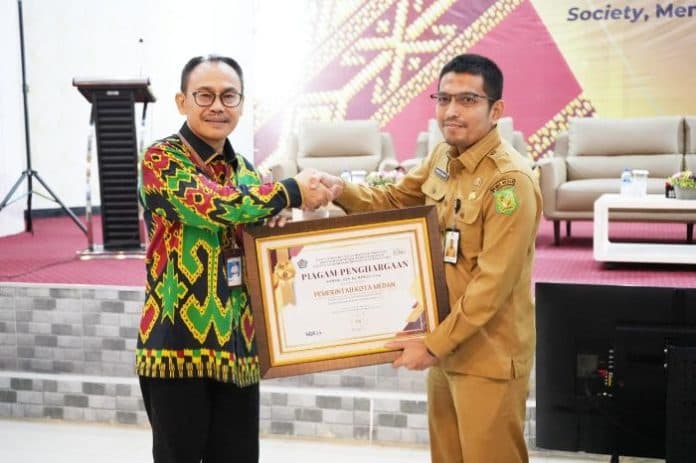 dinilai_baik_penyaluran_kur_pemko_medan_raih_penghargaan_dari_kemenkeu