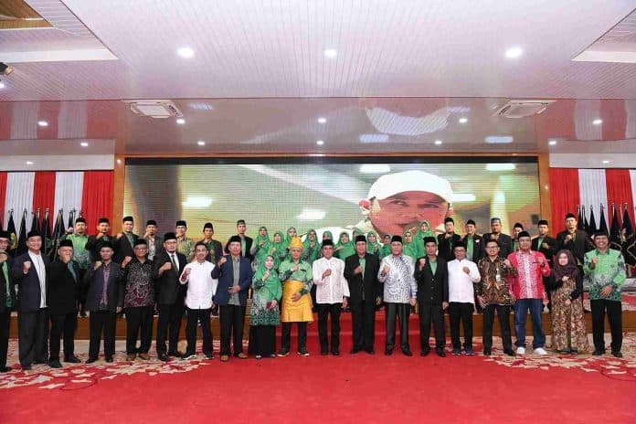 dinilai_berperan_sangat_penting_bentuk_sdm_gubernur_edy_naikkan_honor_guru_jadi_rp90000_per_jam