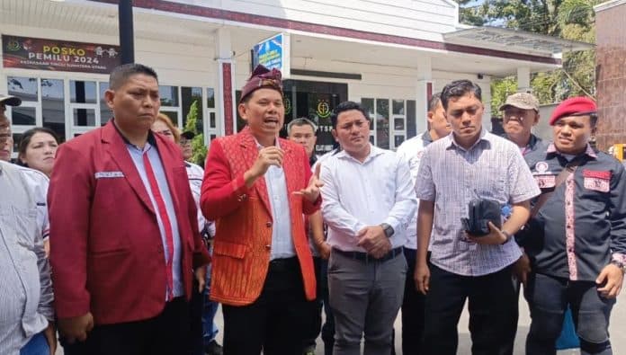 dinilai_lambat_tangani_kasus_ratu_entok_hbb_desak_kajati_sumut_dicopot