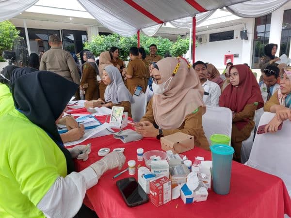 dinkes_medan_periksa_kesehatan_asn_yang_bertugas_di_kantor_wali_kota