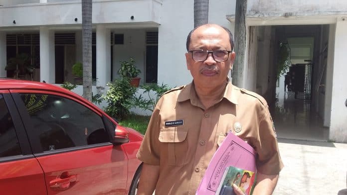 dinkes_perbanyak_test_swab_di_stt_hkbp_siantar