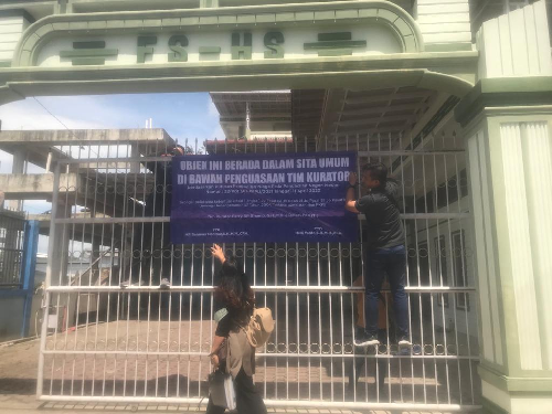 dinyatakan_pailit_rumah_kediaman_ferry_sp_sinamo_disita_tim_kurator