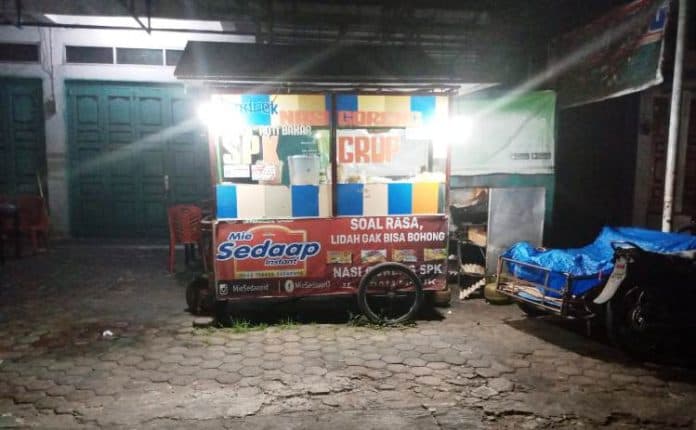 dipakai_jualan_online_hp_pedagang_nasgor_di_depan_bi_siantar_dicuri