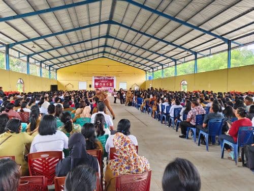 dipandu_bupati_ribuan_guru_di_toba_ikuti_seminar_motivasi