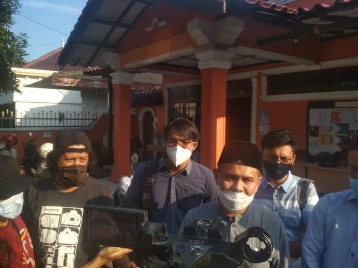 dipanggil_bawaslu_salman_alfarisi_tuding_yang_bagikan_brosur_orang_suruhan