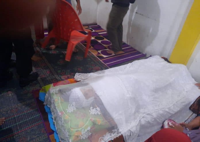 dipanggil_tak_menyahut_janda_anak_satu_ditemukan_tewas_tergantung