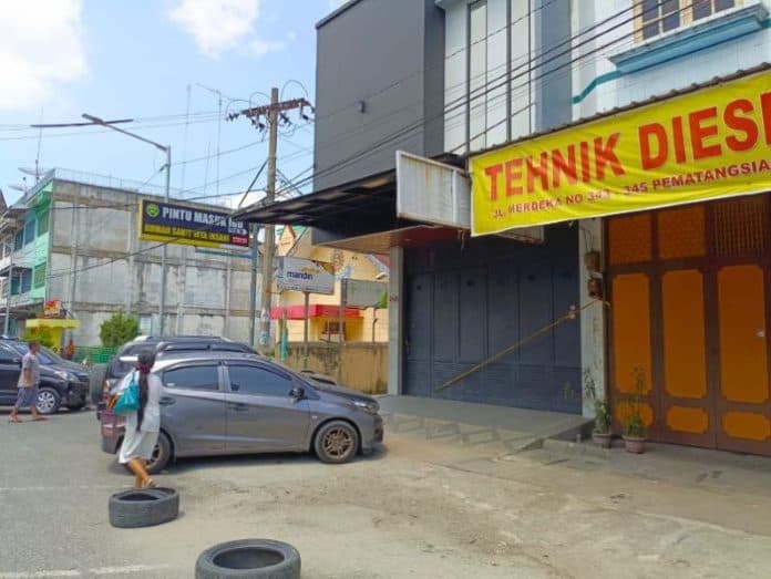 dipasang_garis_polisi_rumah_milik_joe_frisco_sepi_aktivitas