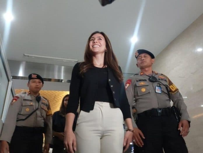 diperiksa_6_jam_wulan_guritno_irit_bicara_ditanya_promosikan_judi_online