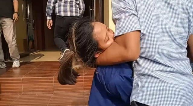 diperiksa_polisi_ratna_bos_judi_online_beromzet_miliar_rupiah_per_hari_pingsan