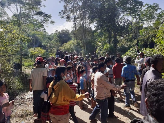 dipicu_kasus_penyerobotan_lahan_warga_dua_desa_kecamatan_pagaran_demo_pt_mik