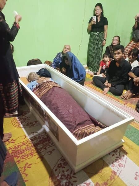dirawat_sehari_sopir_mobil_korban_tertabrak_kereta_api_akhirnya_meninggal