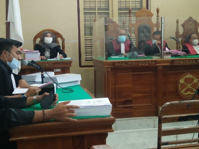 direktur_pt_tanjung_siram_dan_eks_kcp_bsm_perdagangan_dituntut_masing_masing_14_tahun_penjara