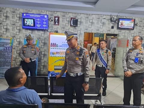 dirlantas_polda_sumut_sidak_proses_pembuatan_sim_di_polres_deli_serdang