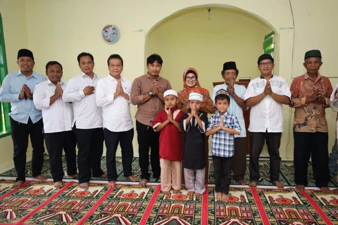 dirut_perumda_tirta_uli_bersama_wali_kota_siantar_silaturahmi_dan_bantu_musholla_amaliyah