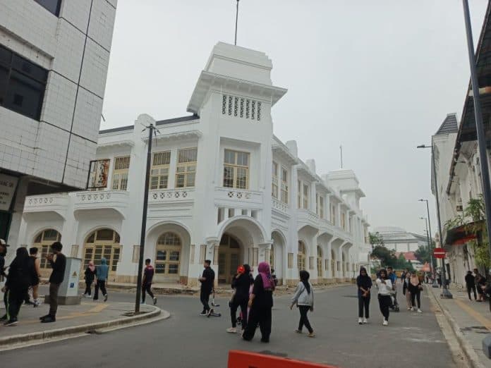 disambut_positif_masyarakat_kota_medan_nantikan_peresmian_warenhuis