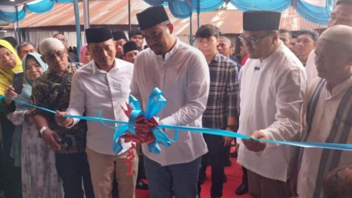 disambut_seribuan_warga_bobby_resmikan_posko_adil_di_tanjung_morawa