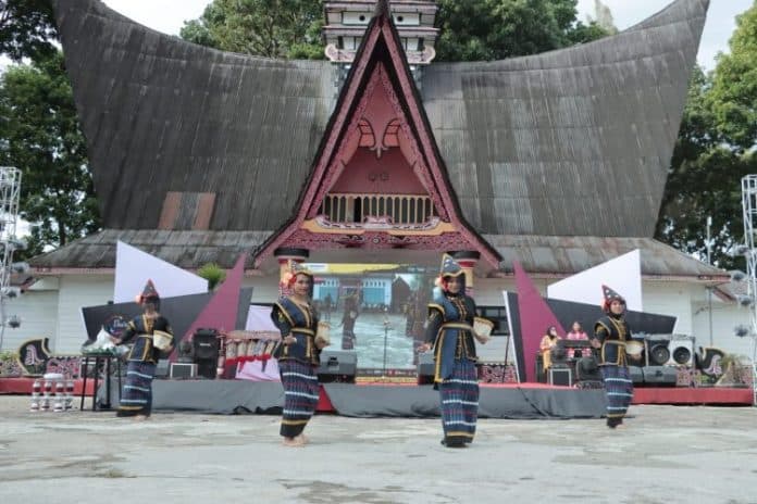 disbudparpora_dorong_kemajuan_kepariwisataan_dan_ekonomi_kreatif_lewat_festival_kreatif_di_dairi