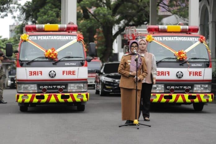 disdamkarmat_siantar_dapat_2_mobil_damkar_dari_jepang