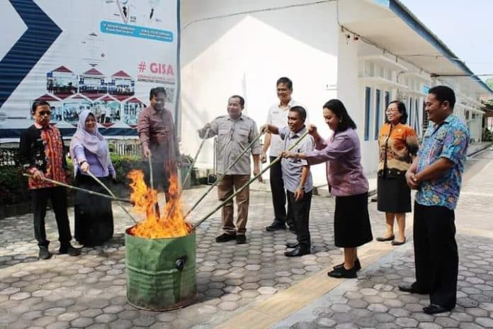 disdukcapil_deli_serdang_musnahkan_ktp_rusak