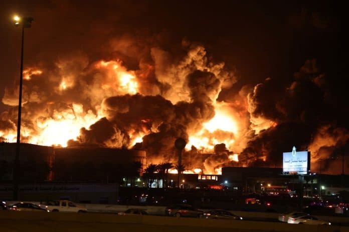 diserang_rudal_kilang_minyak_dekat_sirkuit_balap_f1_arab_saudi_terbakar