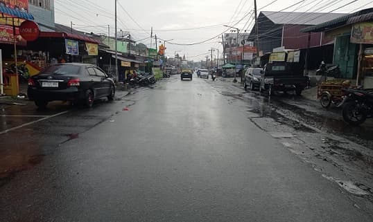 dishub_siantar_akan_cat_marka_jalan_yang_pudar