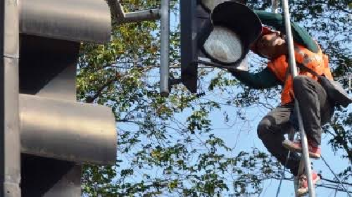 dishub_siantar_imbau_pengendara_waspada_di_traffic_light_rusak