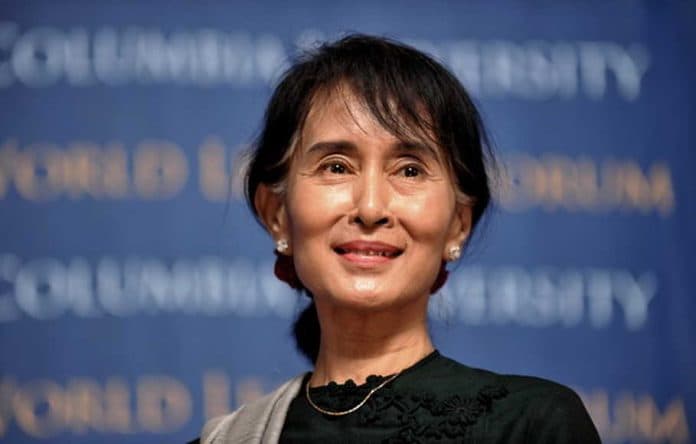 disidang_30_menit_aung_san_suu_kyi_tampak_sehat