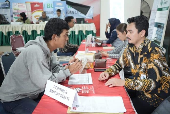 disnaker_sediakan_243_lowongan_kerja_di_job_fair_medan_labuhan
