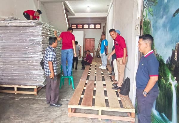 distribusi_logistik_pemilu_2024_ke_gudang_kpu_sibolga_dikawal_ketat_polisi
