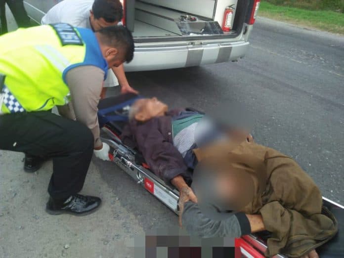 ditabrak_dump_truk_pengendara_supra_x_di_lima_puluh_terluka_parah