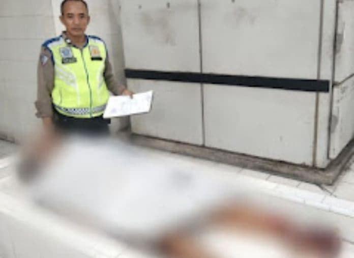 ditabrak_truk_wanita_tumpangi_ojek_online_tewas_di_simpang_kantor_medan_labuhan