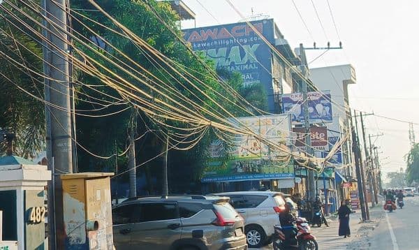 ditanya_soal_banyak_kabel_bergelantungan_begini_jawaban_kadis_pupr_sumut