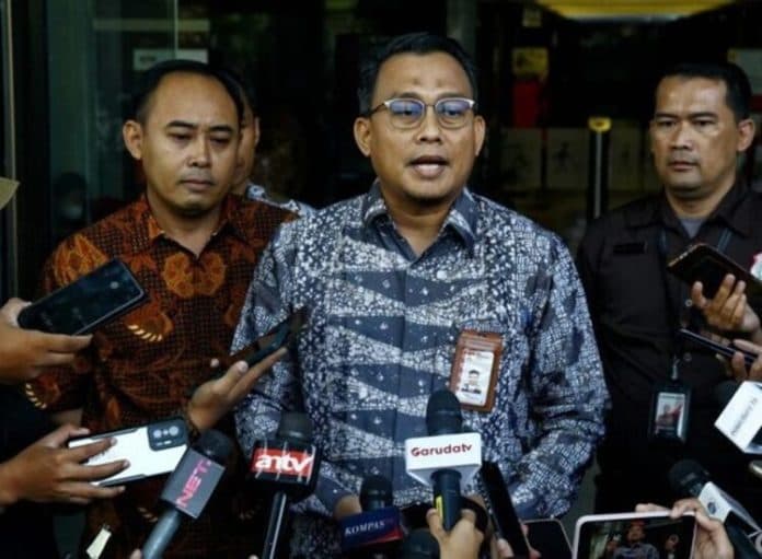 ditemukan_belasan_senpi_di_rumah_dinas_mentan_kpk_berkoordinasi_dengan_kepolisian