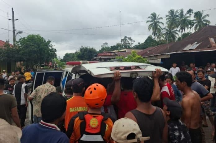 ditemukan_tak_bernyawa_dua_korban_banjir_bah_sombu_terseret_5_kilometer
