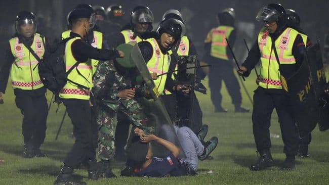 ditendang_oknum_tni_dalam_tragedi_kanjuruhan_korban_tolak_tawaran_pangdam_masuk_tentara