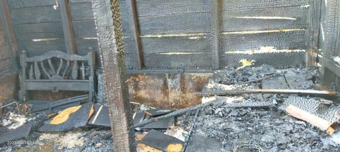 ditinggal_pergi_ke_ladang_rumah_di_sidikalang_hangus_terbakar