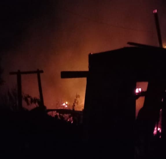 ditinggal_pergi_ke_medan_rumah_silaban_di_dairi_terbakar_dini_hari